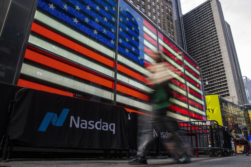 The tech-heavy Nasdaq Composite fell 3.04% this week.