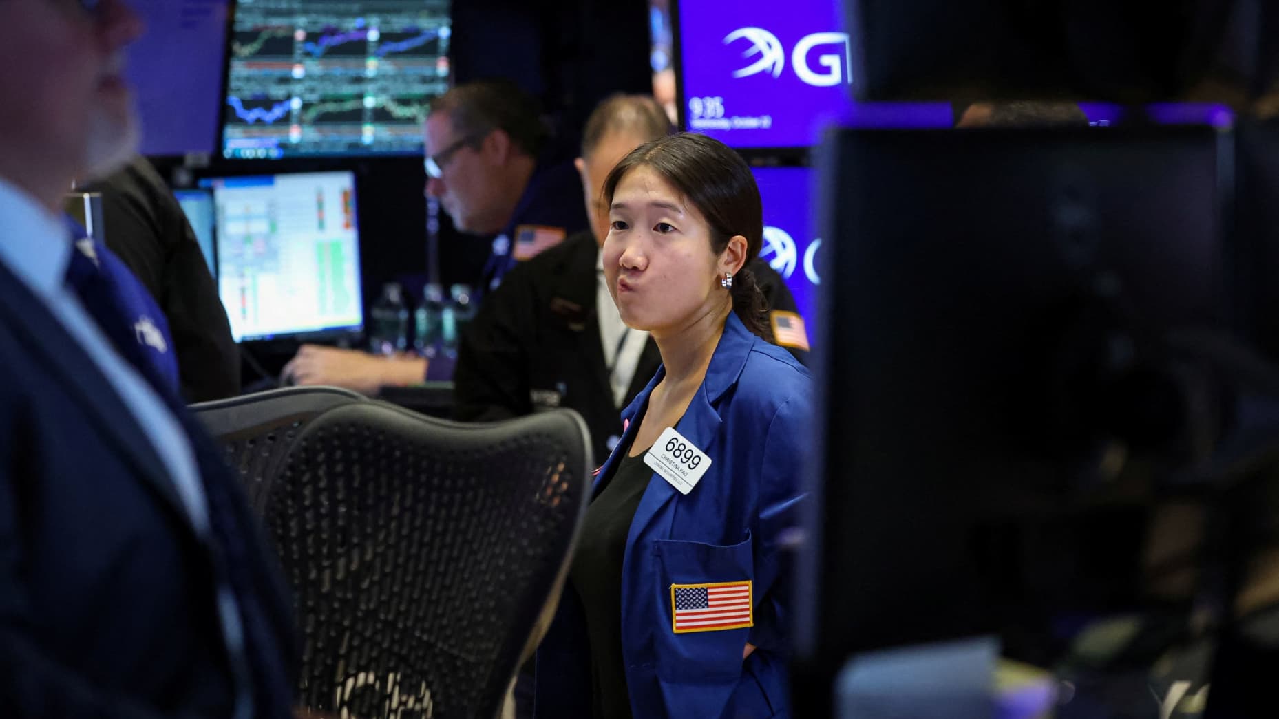 Traders work on the floor at the New York Stock Exchange (NYSE) in New York City, U.S., October 22, 2025.  REUTERS/Brendan McDermid