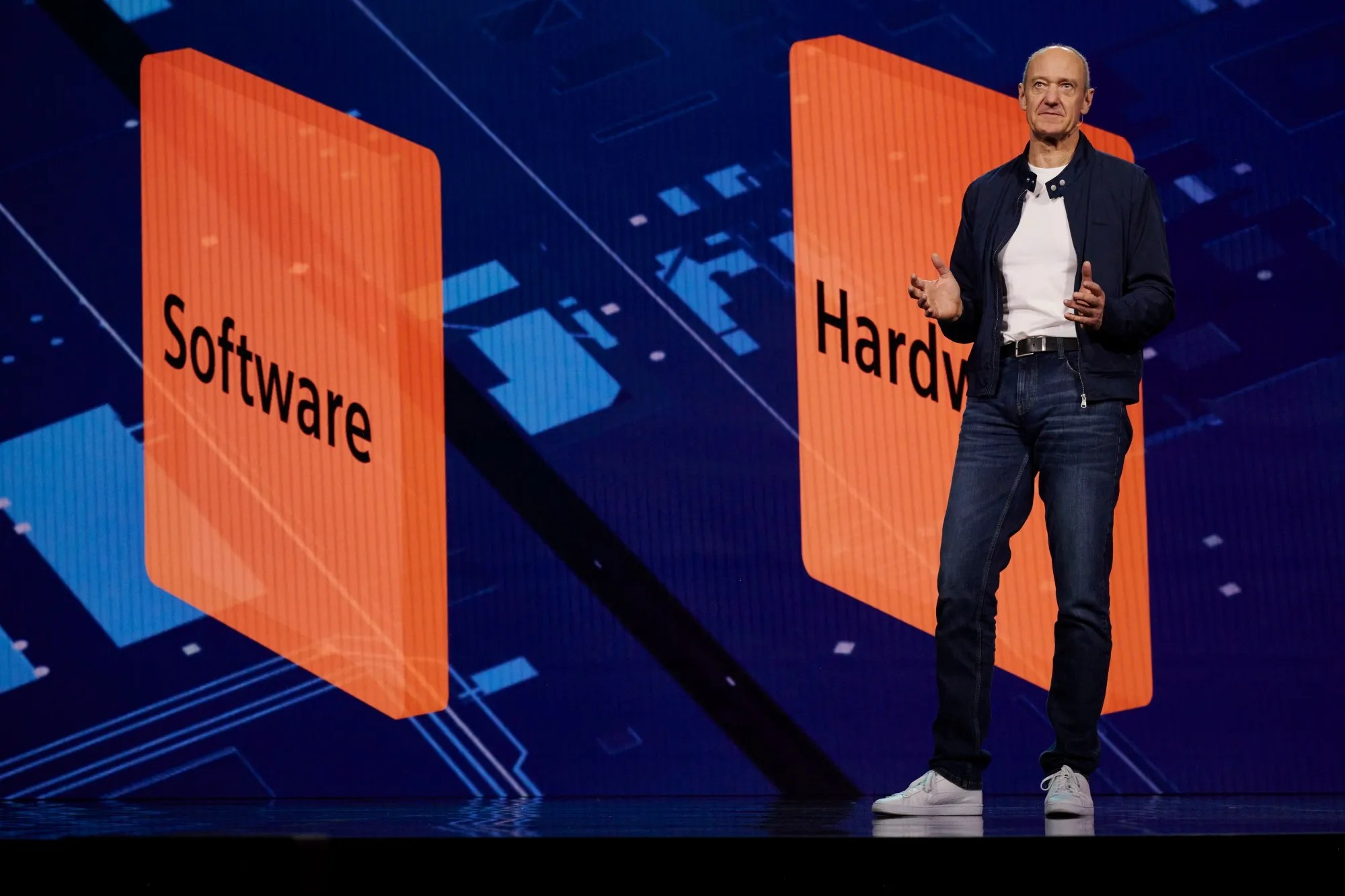 Siemens AG CEO Roland Busch expects the German manufacturer to profit from industrial AI. But investors are fretting about the software part.&nbsp;